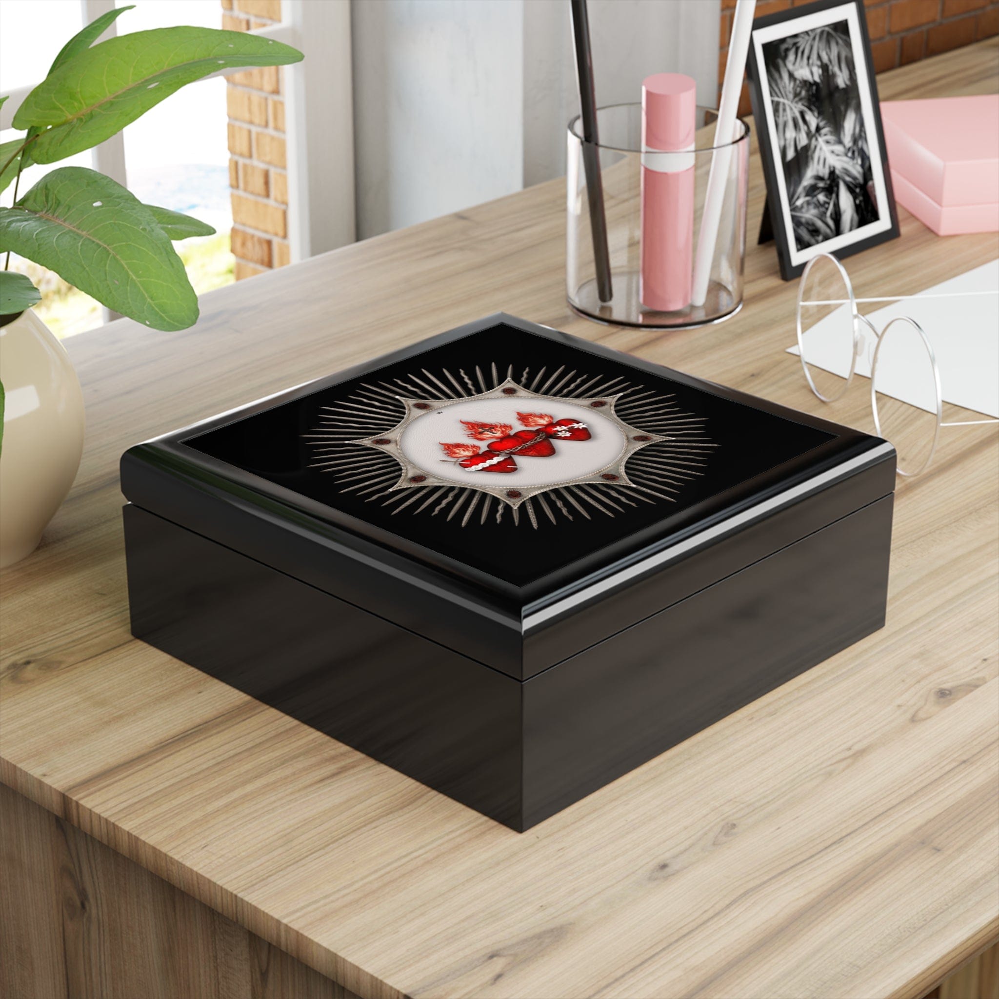Holy Family Hearts Keepsake Box (Radiant Diadem) Copyright VENXARA