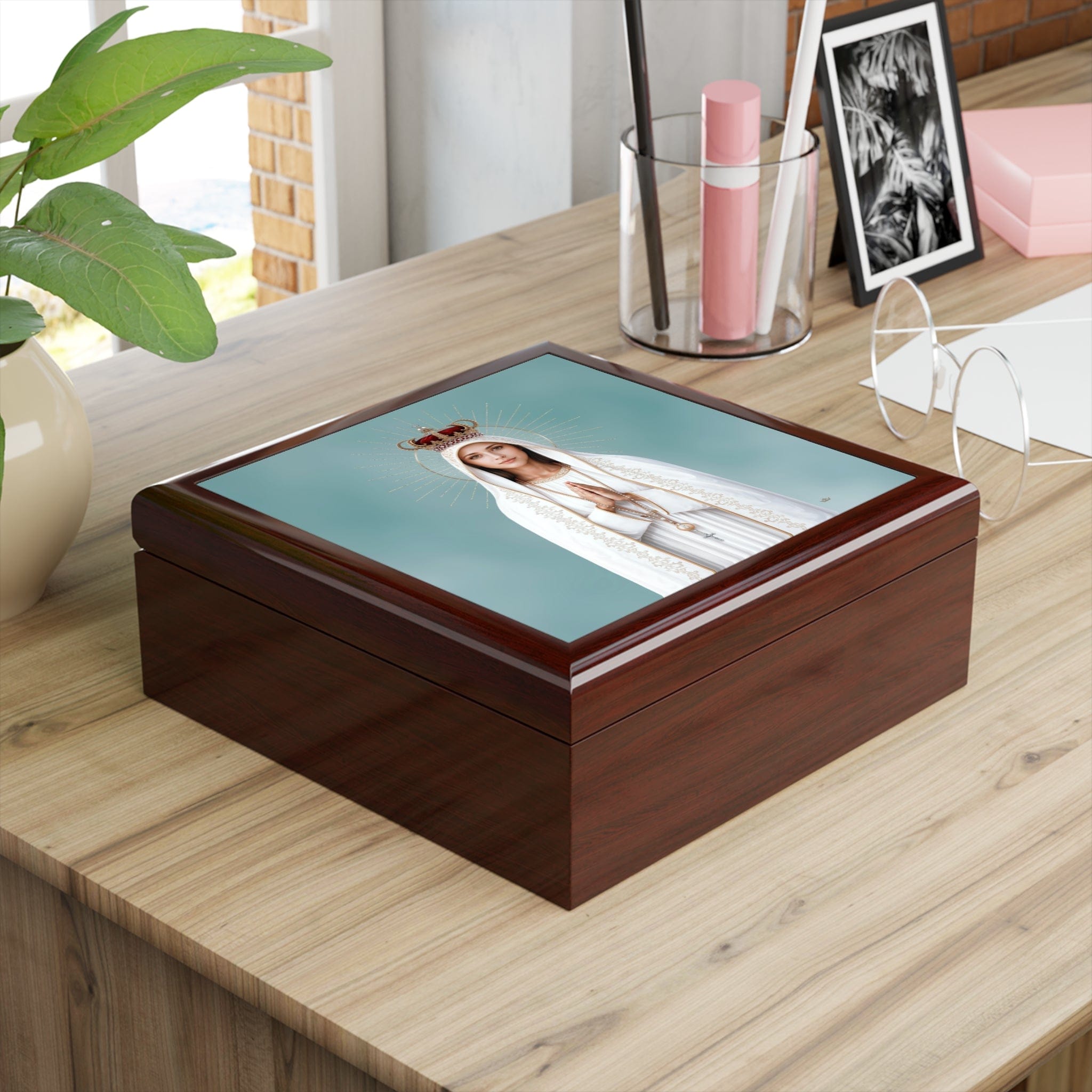 Our Lady of Fatima Keepsake Box Copyright VENXARA