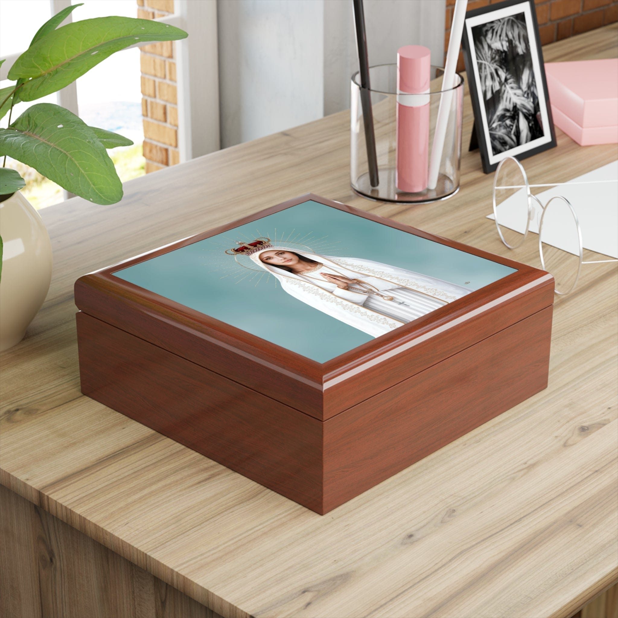 Our Lady of Fatima Keepsake Box Copyright VENXARA